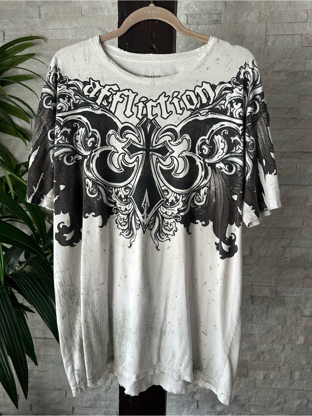 Affliction Vintage White Graphic Cross Crew Neck Distresses T-Shirt Size XL